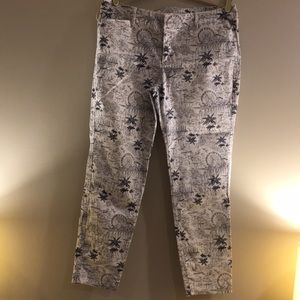 Blue and White Summer Print Capris